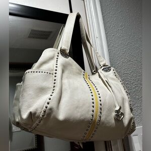 FINALPRICE🔥Brighton leather shoulder bag color white with silver studs